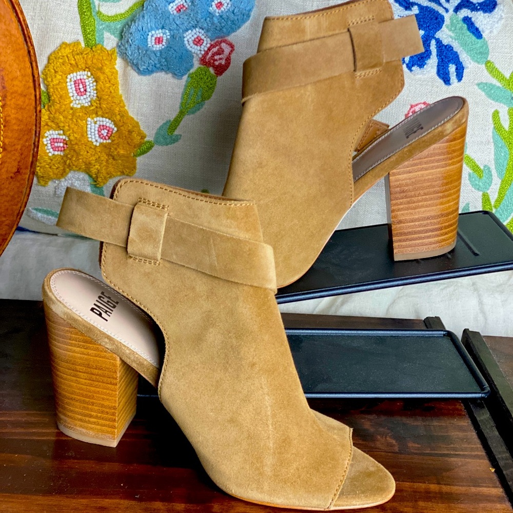 PIAGE NWT Mimi Suede Block Heel Sandal Tan Suede